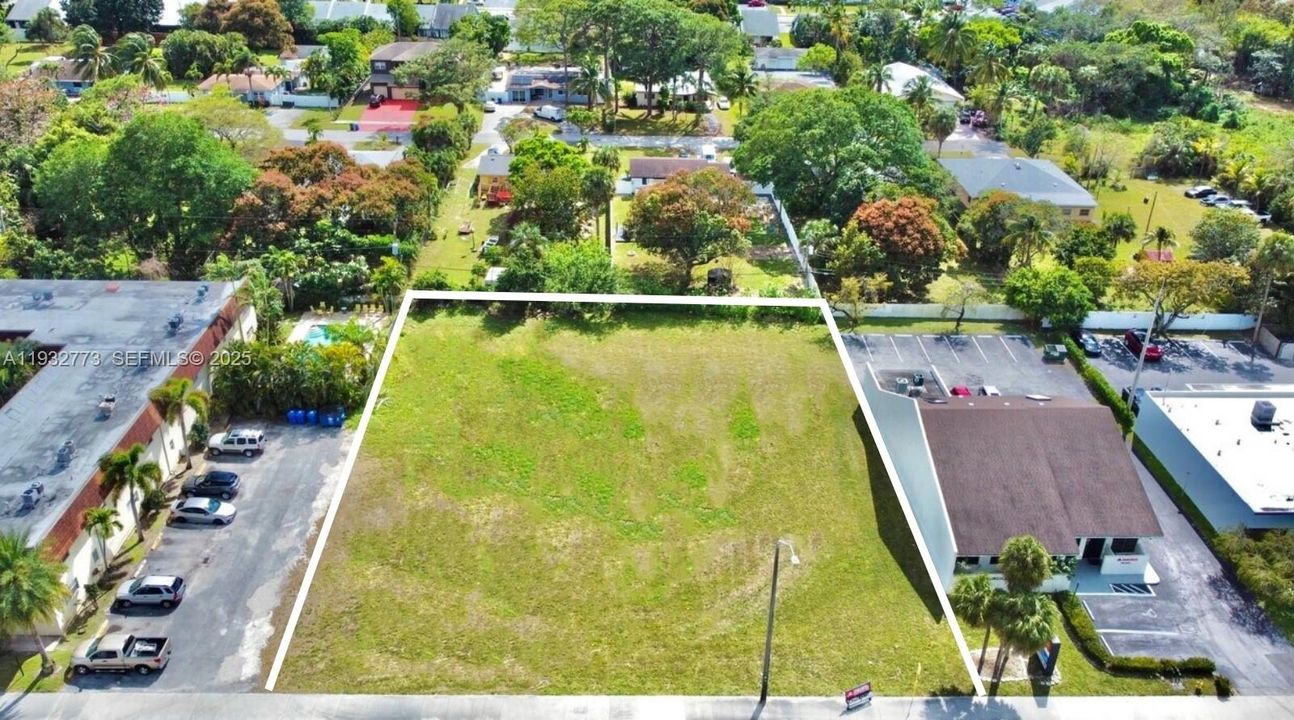 待售: $1,400,000 (0.61 acres)