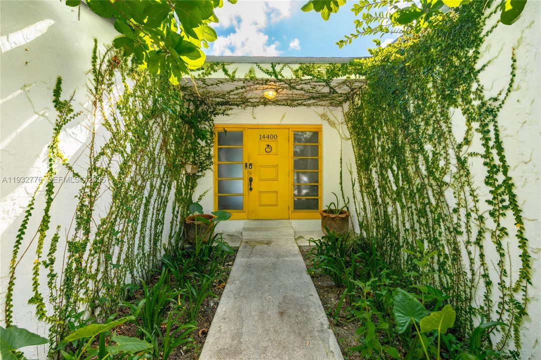 For Sale: $1,295,000 (5 beds, 4 baths, 2122 Square Feet)