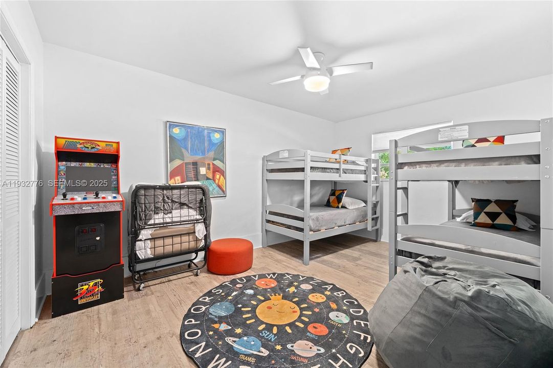 For Sale: $1,295,000 (5 beds, 4 baths, 2122 Square Feet)