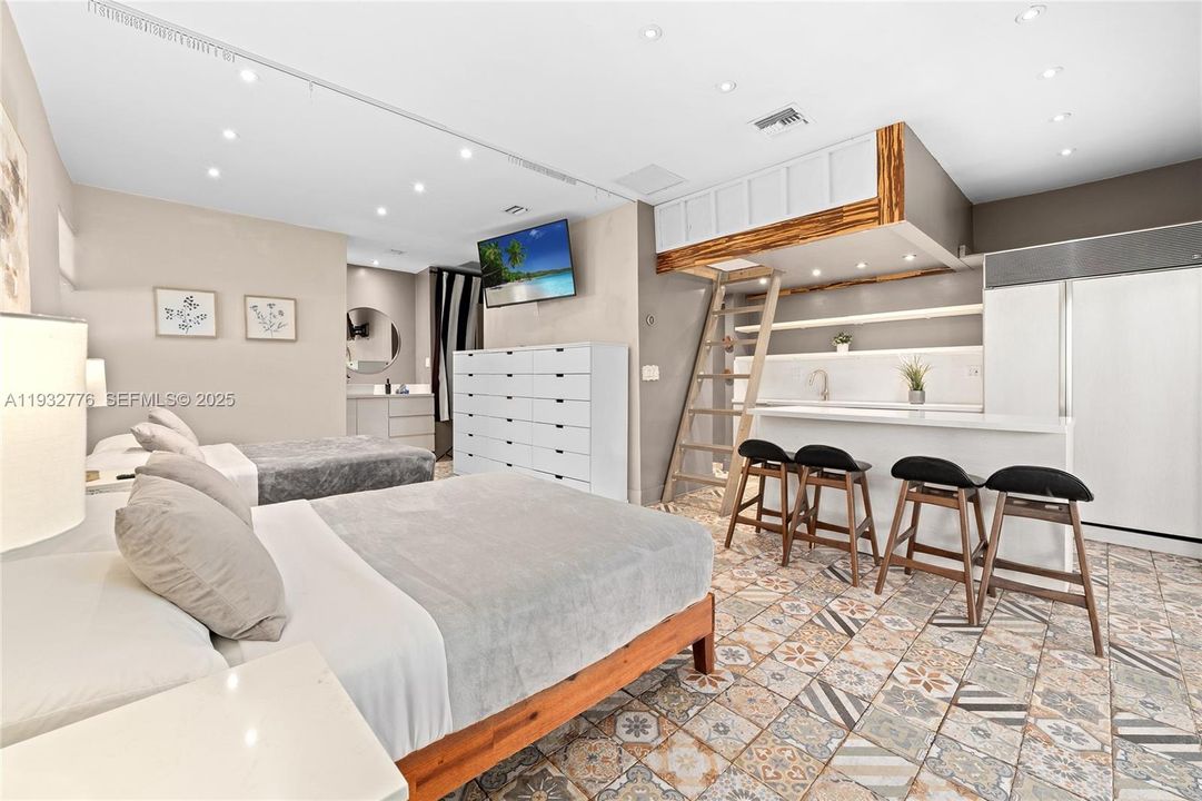 For Sale: $1,295,000 (5 beds, 4 baths, 2122 Square Feet)