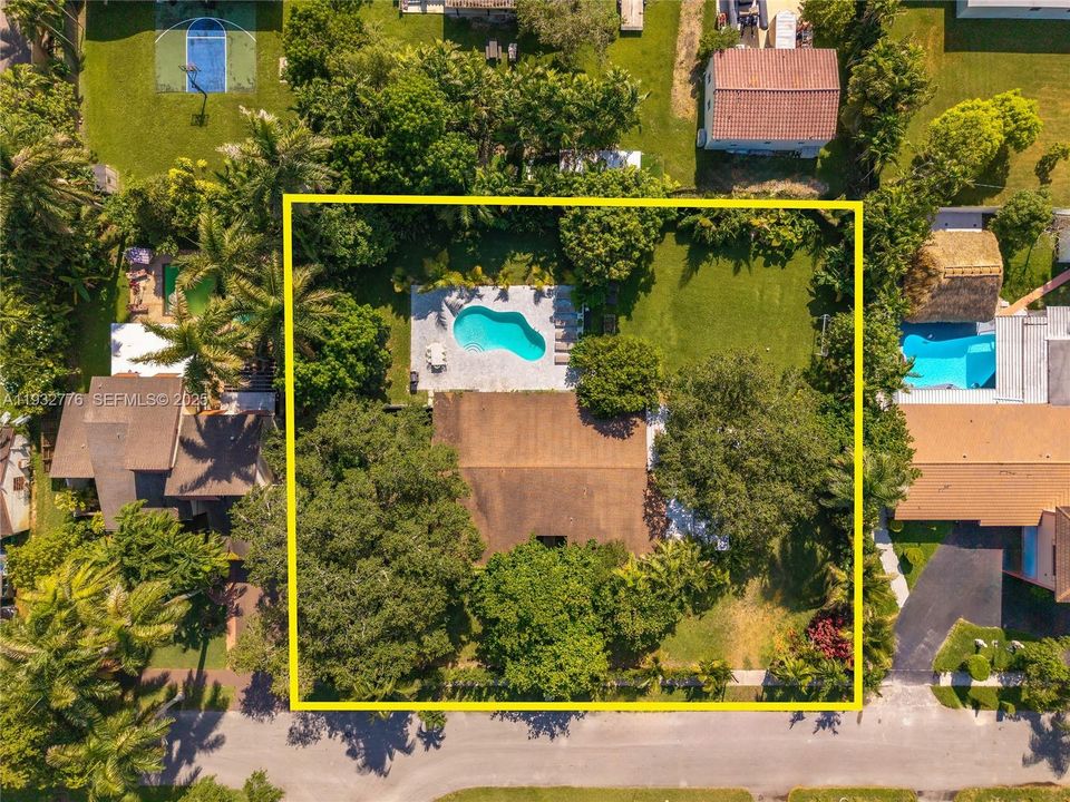 For Sale: $1,295,000 (5 beds, 4 baths, 2122 Square Feet)