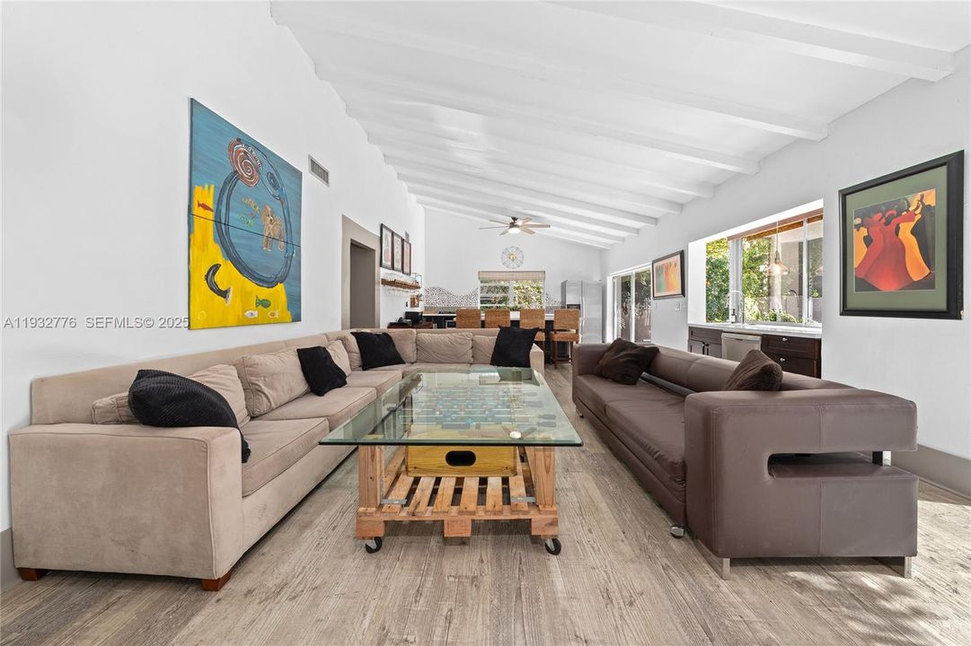 For Sale: $1,295,000 (5 beds, 4 baths, 2122 Square Feet)