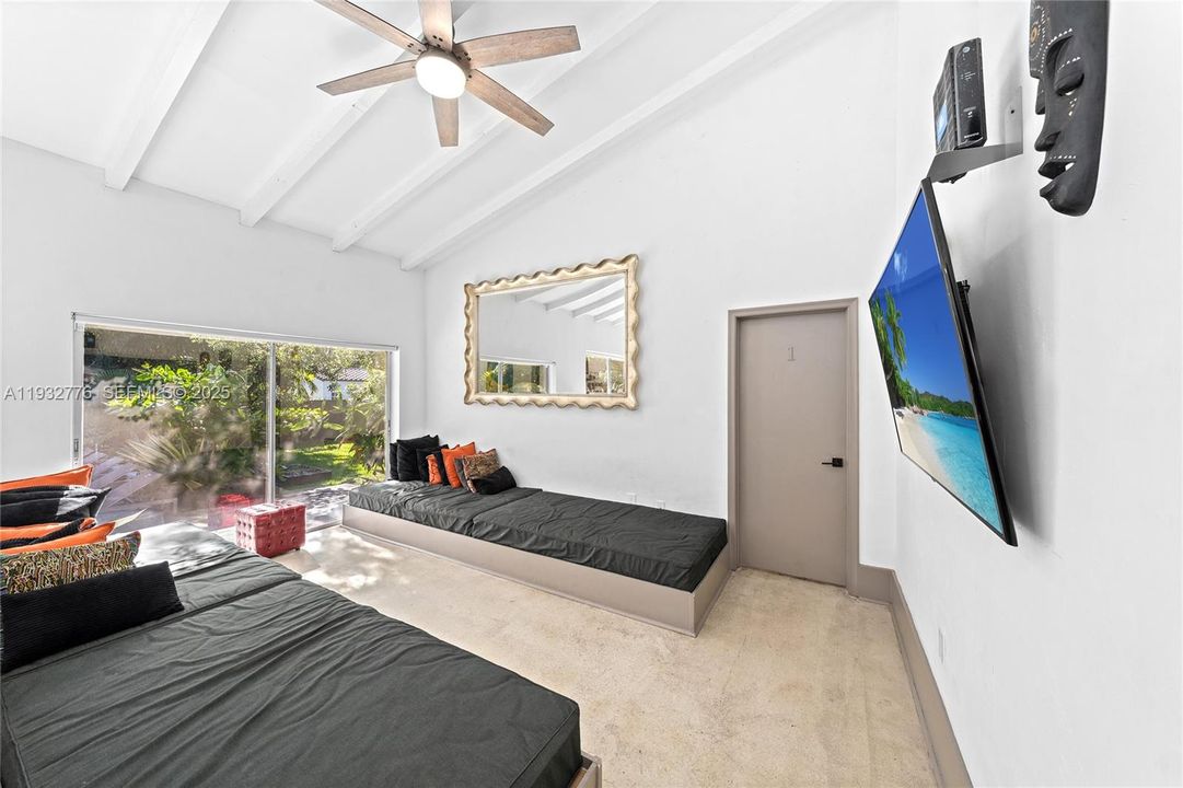 For Sale: $1,295,000 (5 beds, 4 baths, 2122 Square Feet)