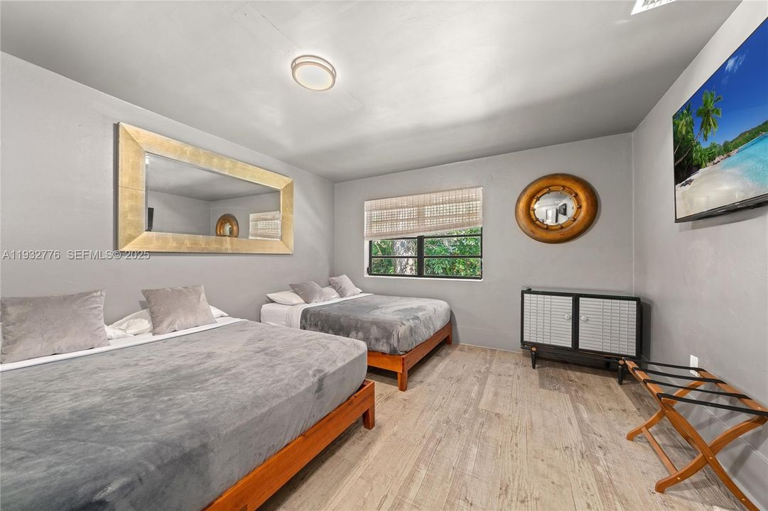 For Sale: $1,295,000 (5 beds, 4 baths, 2122 Square Feet)