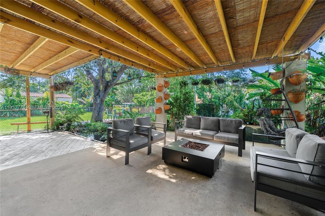 For Sale: $1,295,000 (5 beds, 4 baths, 2122 Square Feet)