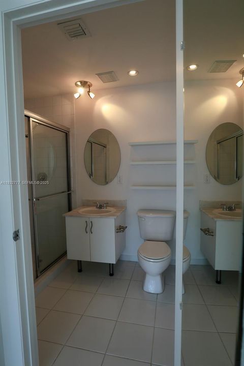 出租: $2,400 (0 贝兹, 2 浴室, 1066 平方英尺)