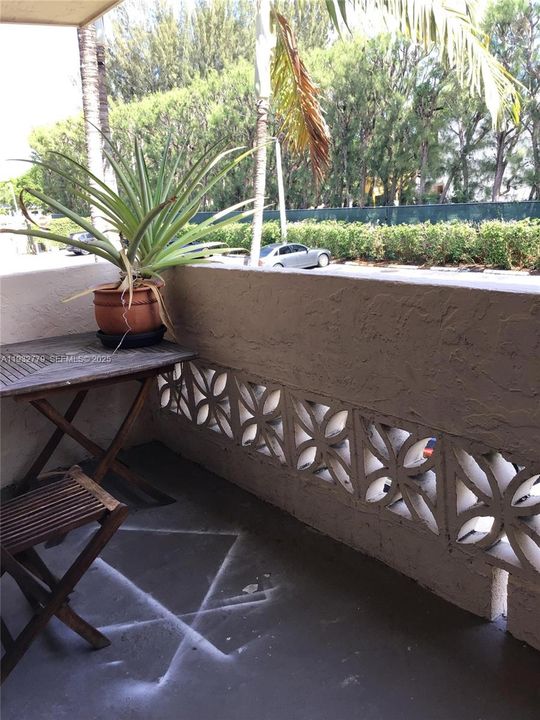 For Sale: $199,500 (1 beds, 1 baths, 575 Square Feet)