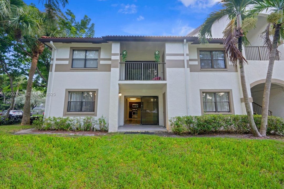 For Rent: $1,875 (1 beds, 1 baths, 841 Square Feet)