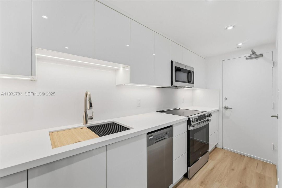 For Rent: $3,000 (0 beds, 1 baths, 543 Square Feet)