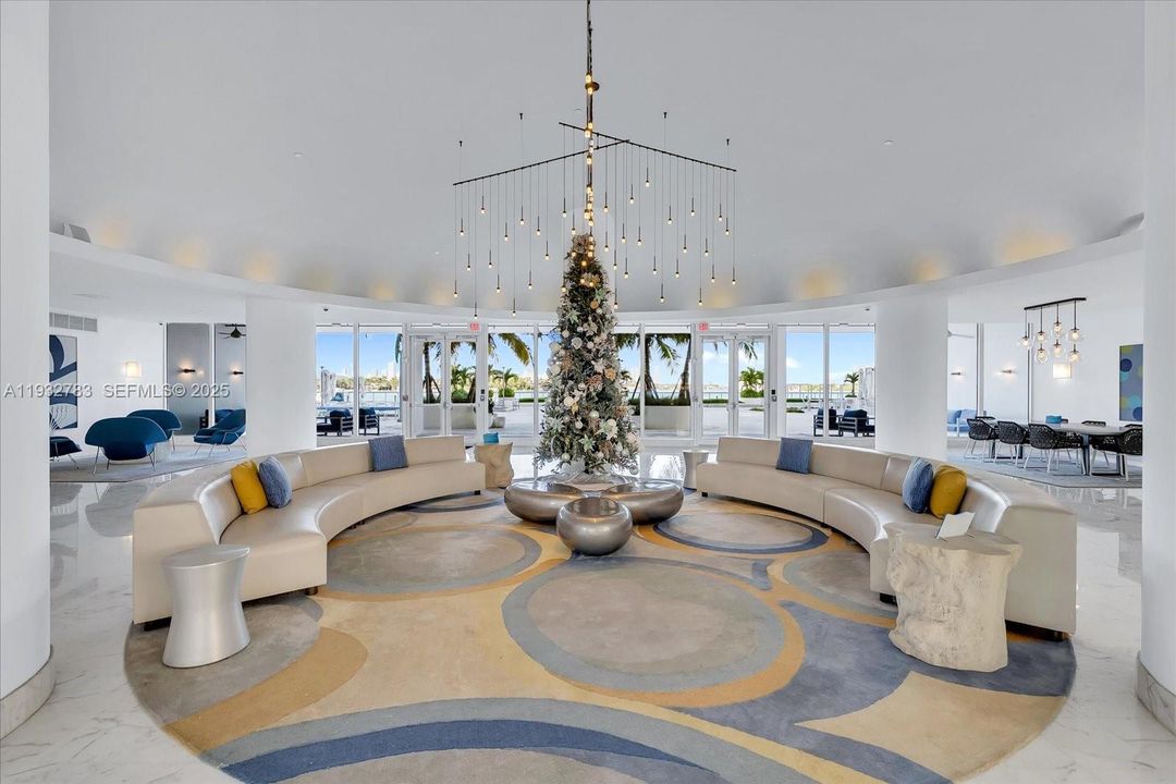 For Rent: $3,000 (0 beds, 1 baths, 543 Square Feet)