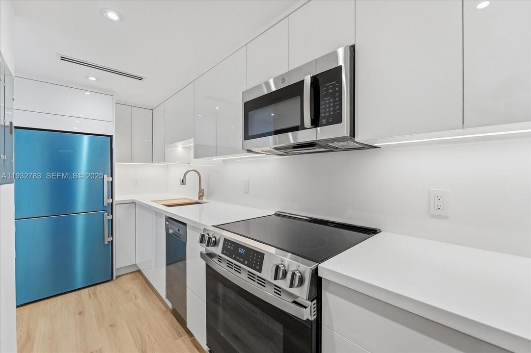 For Rent: $3,000 (0 beds, 1 baths, 543 Square Feet)