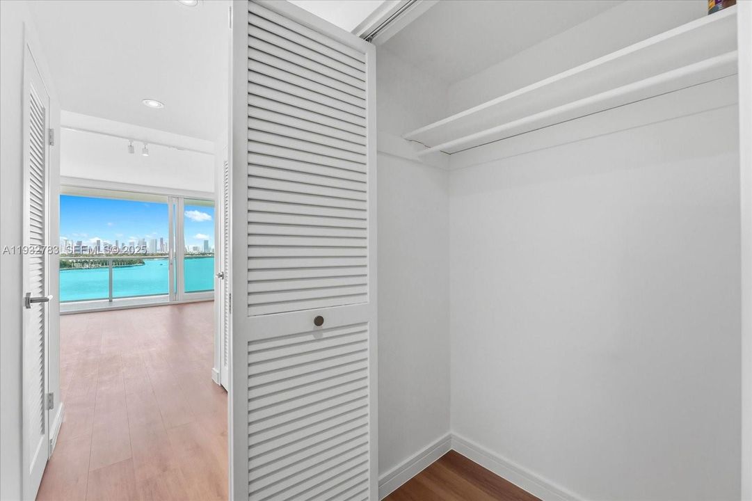 For Rent: $3,000 (0 beds, 1 baths, 543 Square Feet)