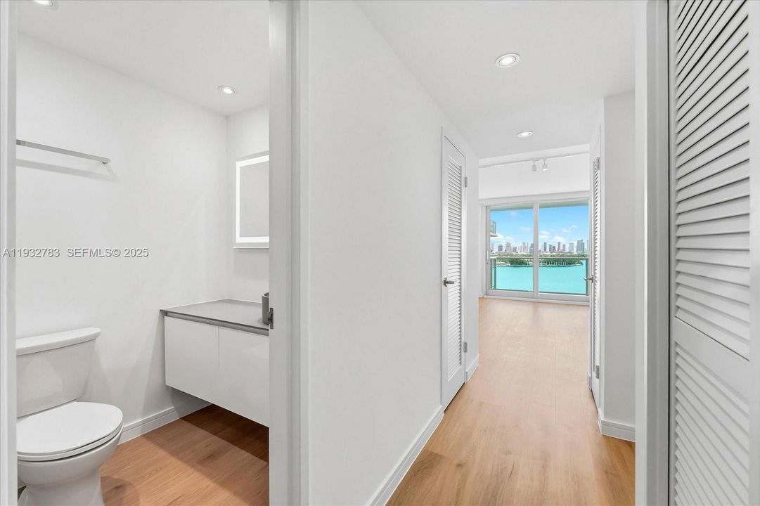 For Rent: $3,000 (0 beds, 1 baths, 543 Square Feet)