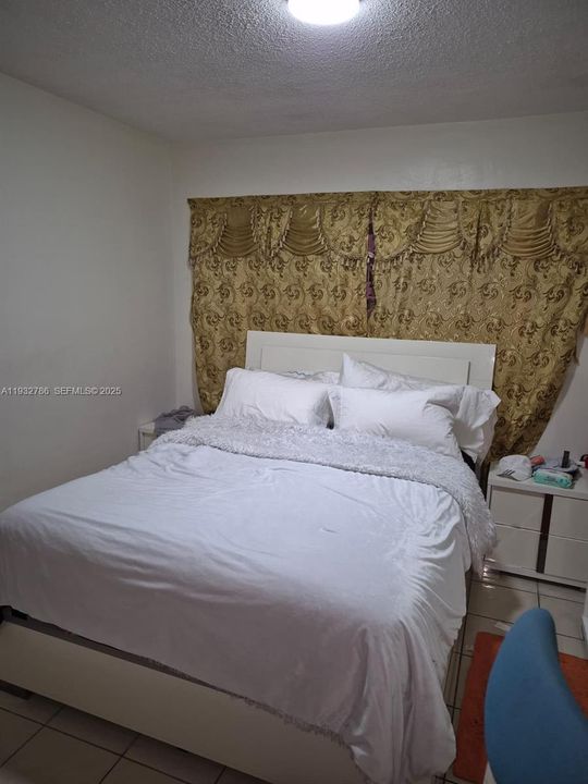 待售: $189,000 (1 贝兹, 1 浴室, 715 平方英尺)