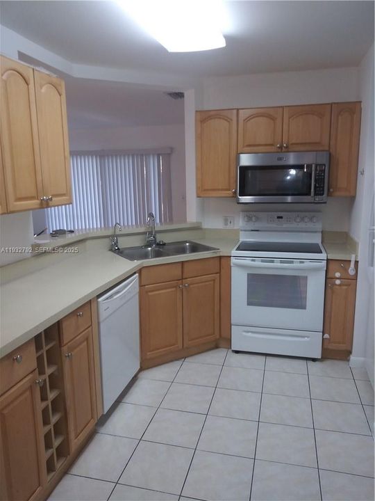 待售: $199,000 (2 贝兹, 2 浴室, 1020 平方英尺)