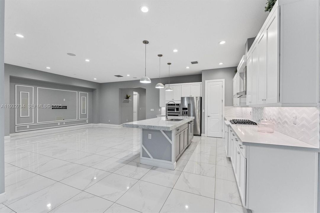 На продажу: $795,000 (3 спален, 2 ванн, 2741 Квадратных фут)