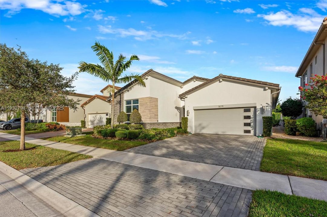 На продажу: $795,000 (3 спален, 2 ванн, 2741 Квадратных фут)