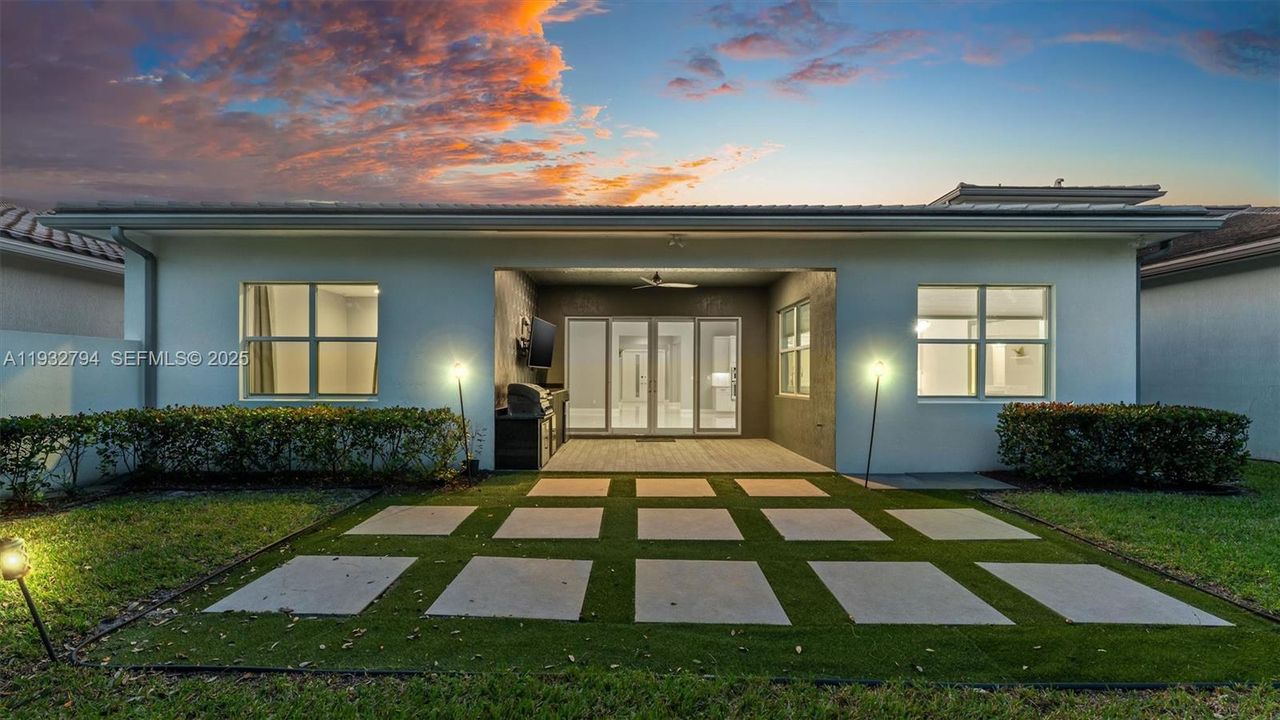 На продажу: $795,000 (3 спален, 2 ванн, 2741 Квадратных фут)