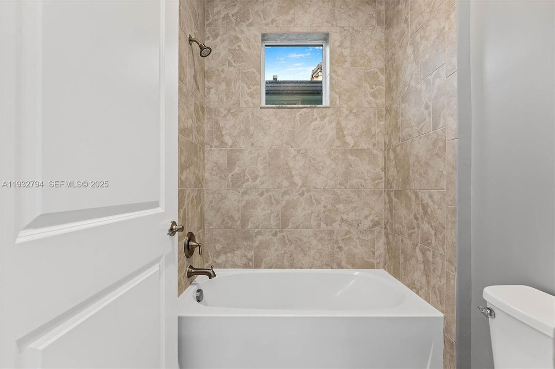 На продажу: $795,000 (3 спален, 2 ванн, 2741 Квадратных фут)