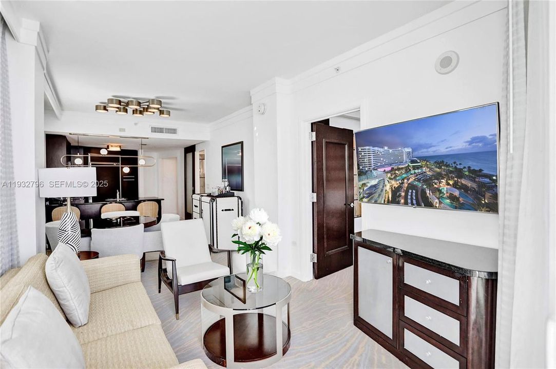 For Sale: $1,725,000 (1 beds, 2 baths, 940 Square Feet)