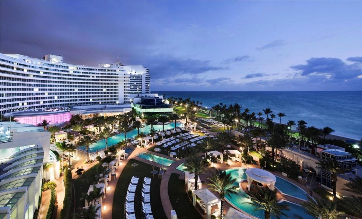 For Sale: $1,725,000 (1 beds, 2 baths, 940 Square Feet)