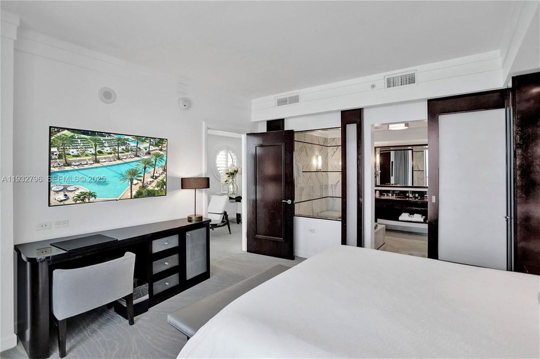 For Sale: $1,725,000 (1 beds, 2 baths, 940 Square Feet)