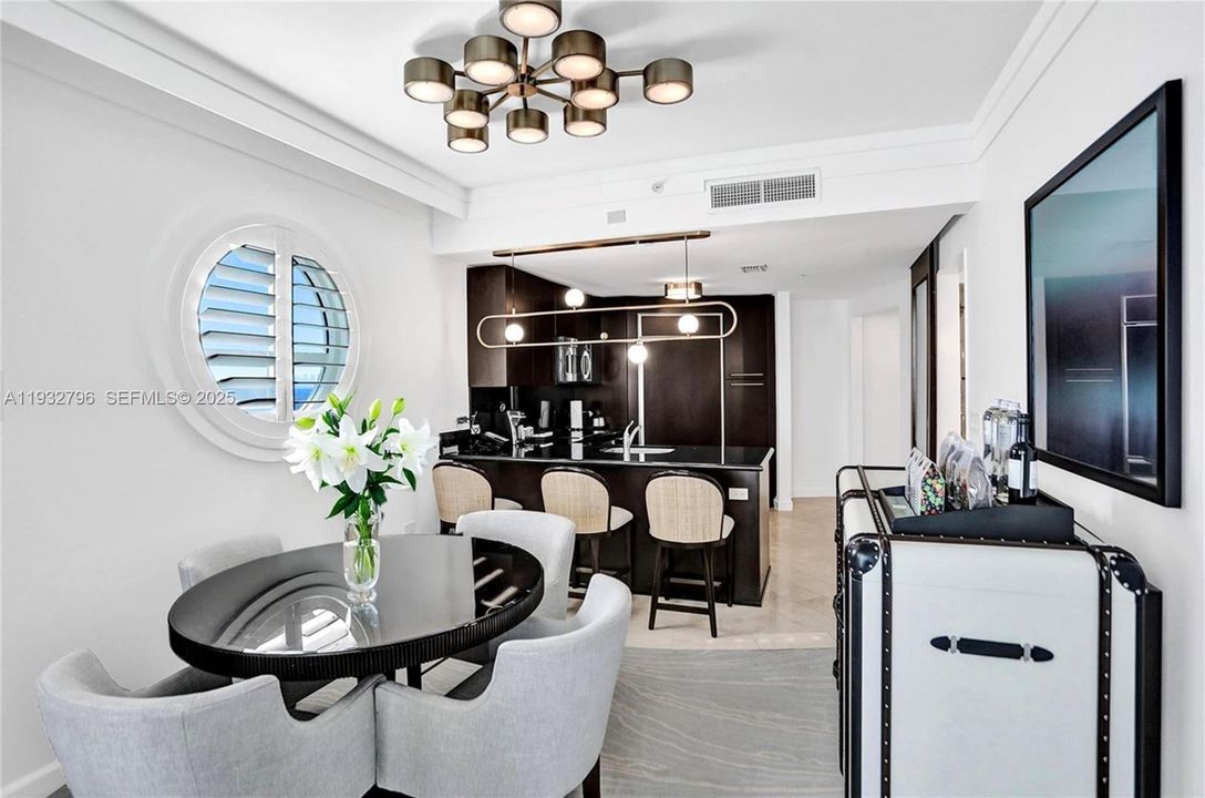 For Sale: $1,725,000 (1 beds, 2 baths, 940 Square Feet)