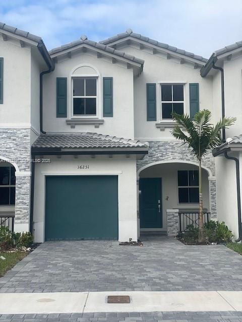 出租: $2,600 (3 贝兹, 2 浴室, 0 平方英尺)