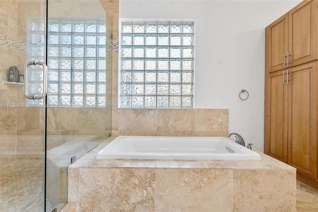 En Venta: $1,310,000 (4 camas, 3 baños, 2794 Pies cuadrados)