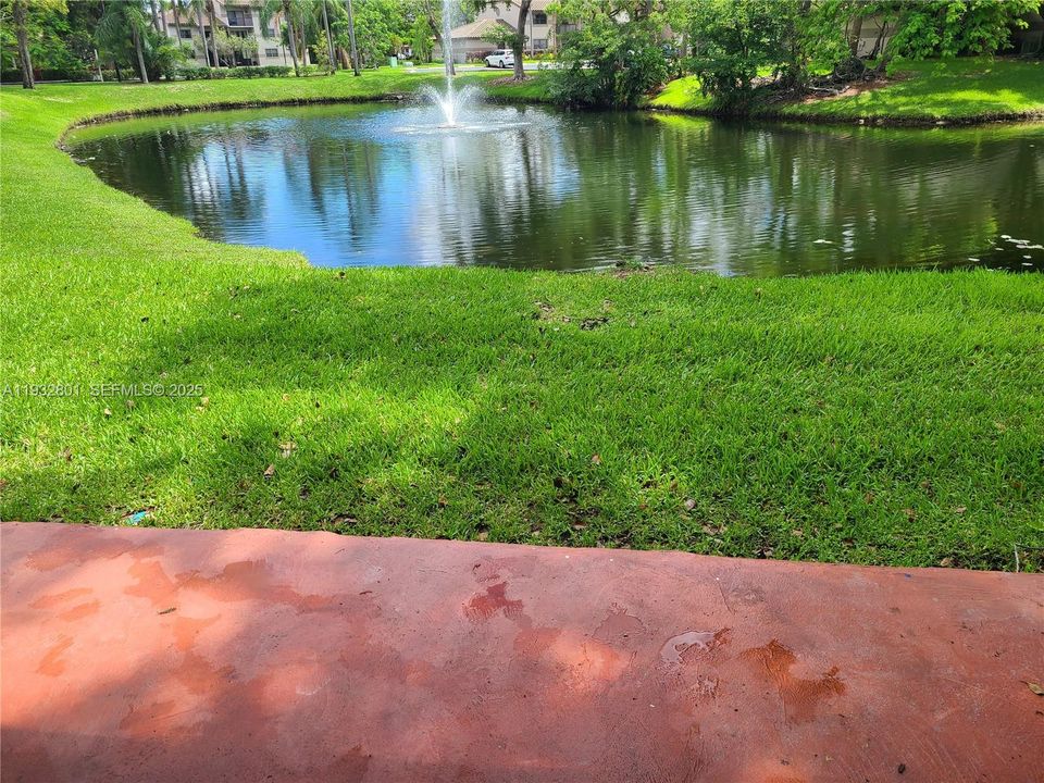 For Sale: $250,000 (2 beds, 2 baths, 986 Square Feet)