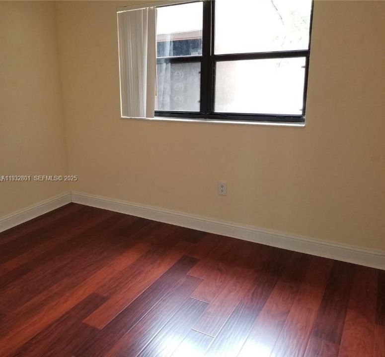 For Sale: $250,000 (2 beds, 2 baths, 986 Square Feet)