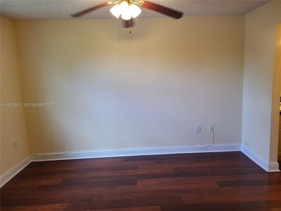 For Sale: $250,000 (2 beds, 2 baths, 986 Square Feet)