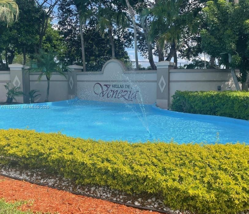 For Sale: $250,000 (2 beds, 2 baths, 986 Square Feet)