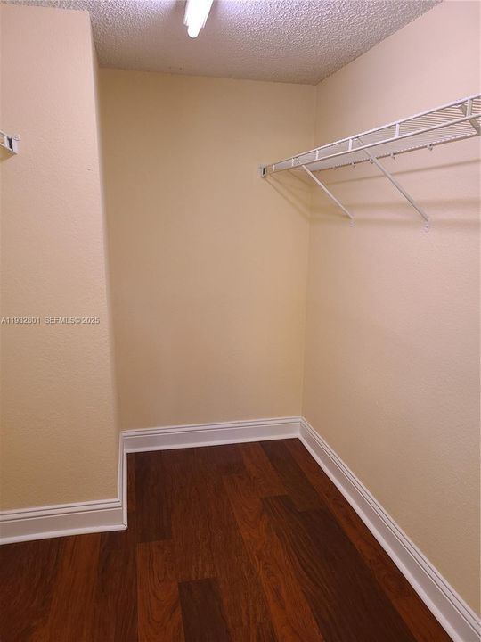 For Sale: $250,000 (2 beds, 2 baths, 986 Square Feet)