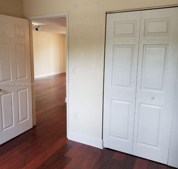 For Sale: $250,000 (2 beds, 2 baths, 986 Square Feet)