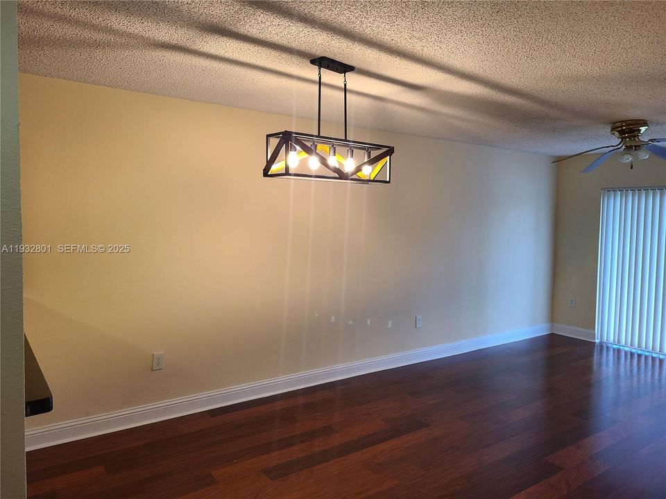 For Sale: $250,000 (2 beds, 2 baths, 986 Square Feet)