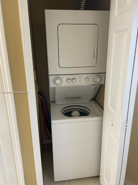 На продажу: $175,000 (2 спален, 2 ванн, 815 Квадратных фут)