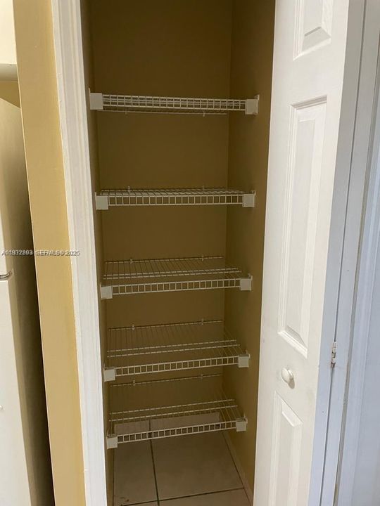 На продажу: $175,000 (2 спален, 2 ванн, 815 Квадратных фут)