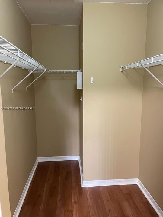 На продажу: $175,000 (2 спален, 2 ванн, 815 Квадратных фут)