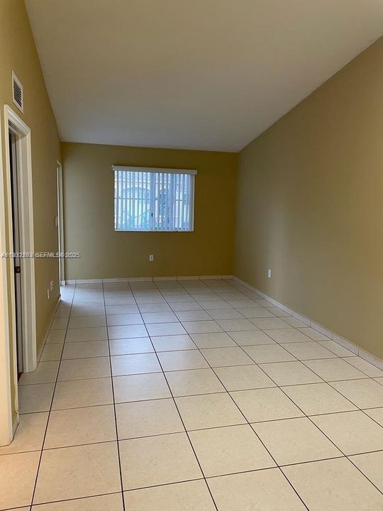 На продажу: $175,000 (2 спален, 2 ванн, 815 Квадратных фут)