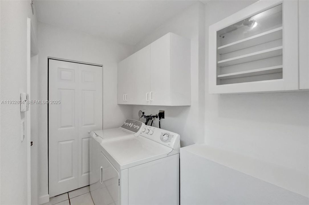 For Rent: $4,450 (4 beds, 2 baths, 2105 Square Feet)