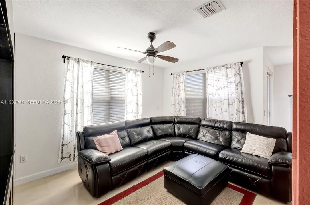 For Rent: $4,450 (4 beds, 2 baths, 2105 Square Feet)