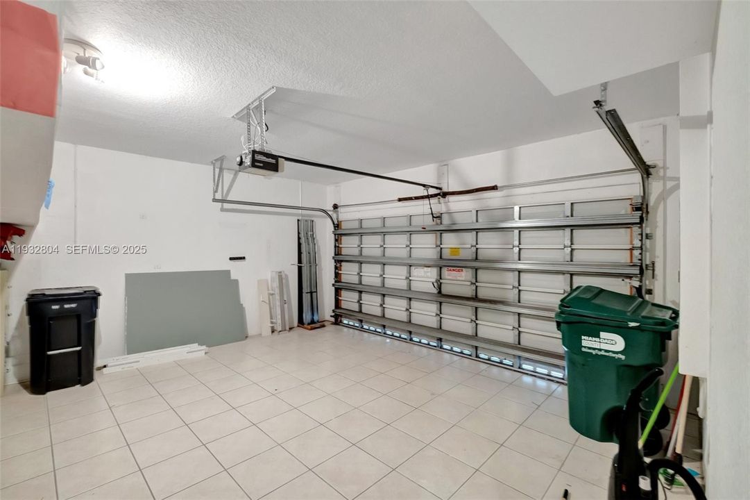 For Rent: $4,450 (4 beds, 2 baths, 2105 Square Feet)