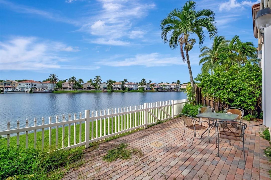 For Rent: $4,450 (4 beds, 2 baths, 2105 Square Feet)