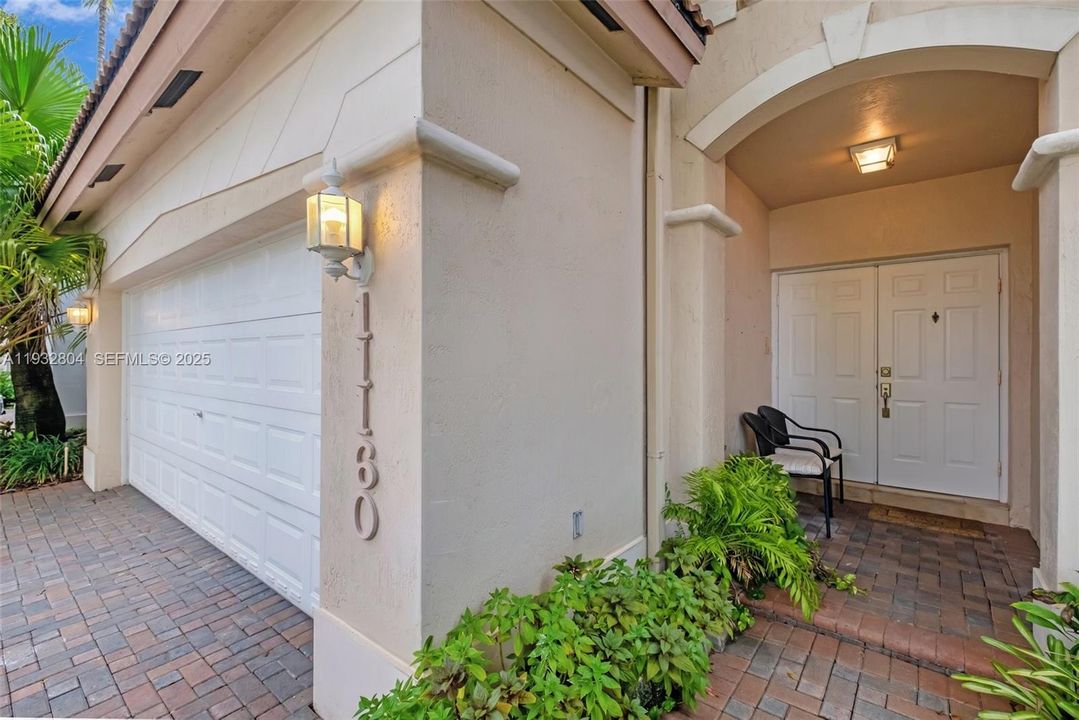 For Rent: $4,450 (4 beds, 2 baths, 2105 Square Feet)