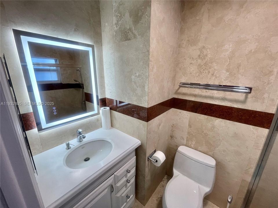 En Venta: $670,000 (4 camas, 2 baños, 1497 Pies cuadrados)