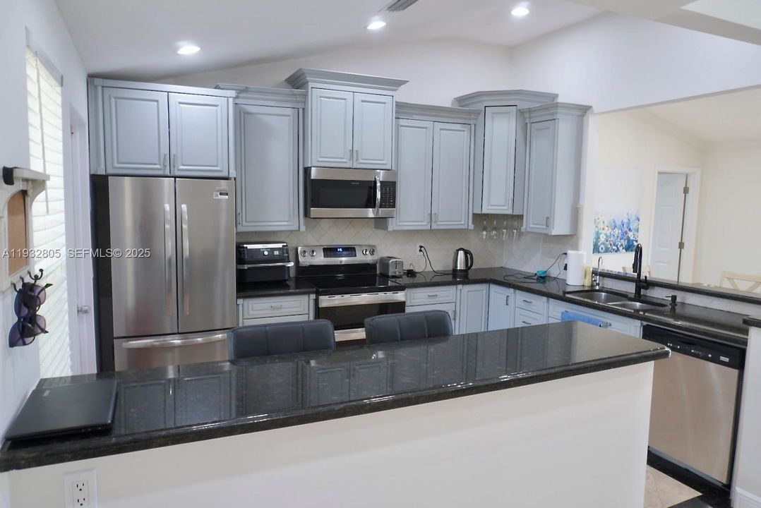 En Venta: $670,000 (4 camas, 2 baños, 1497 Pies cuadrados)