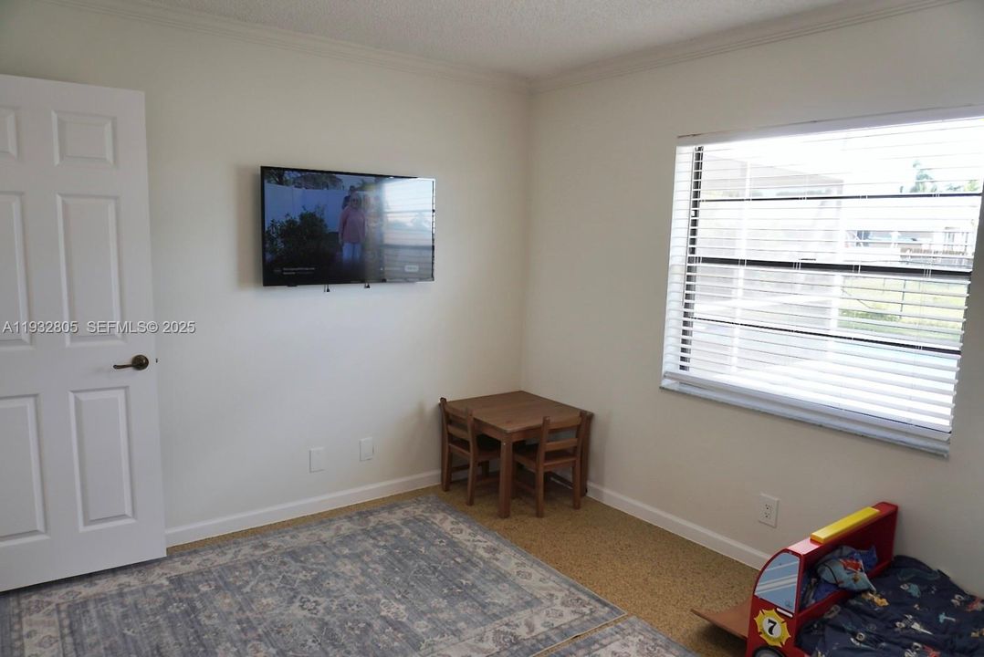 En Venta: $670,000 (4 camas, 2 baños, 1497 Pies cuadrados)