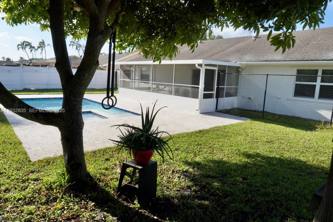 En Venta: $670,000 (4 camas, 2 baños, 1497 Pies cuadrados)