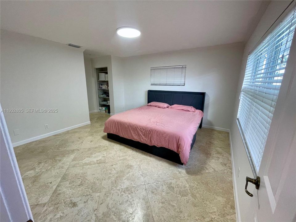 En Venta: $670,000 (4 camas, 2 baños, 1497 Pies cuadrados)